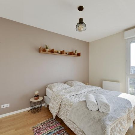 Chic Apartment With Superb View Of The Eiffel Tower Сен Дени Екстериор снимка