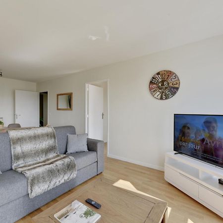 Chic Apartment With Superb View Of The Eiffel Tower Сен Дени Екстериор снимка