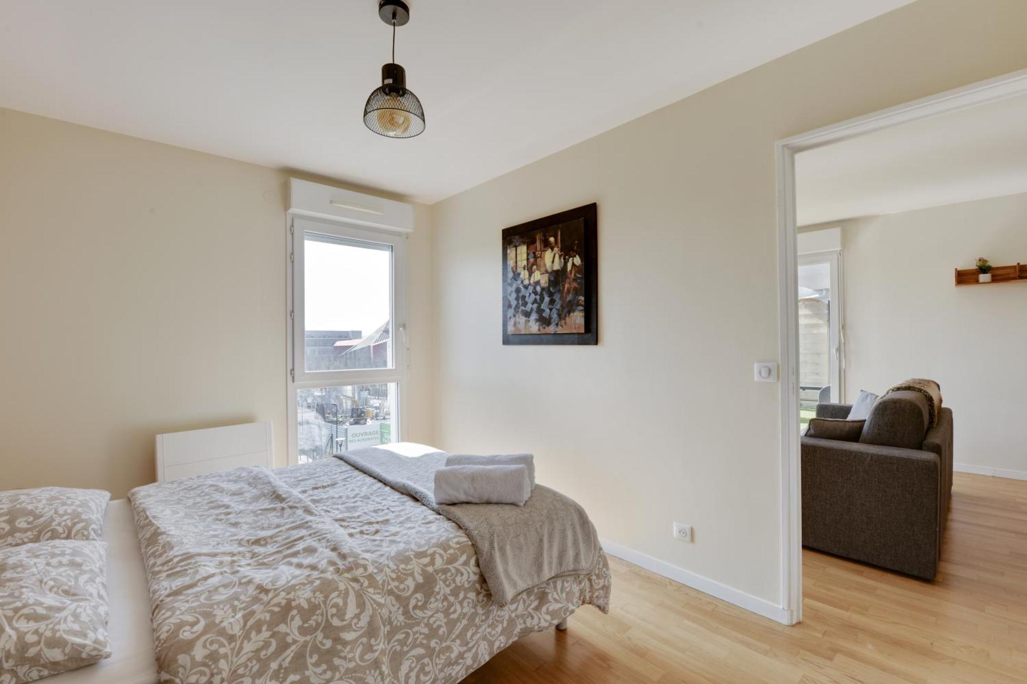 Chic Apartment With Superb View Of The Eiffel Tower Сен Дени Екстериор снимка