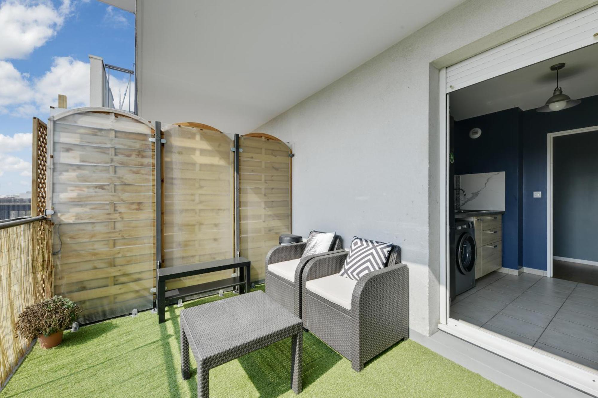 Chic Apartment With Superb View Of The Eiffel Tower Сен Дени Екстериор снимка