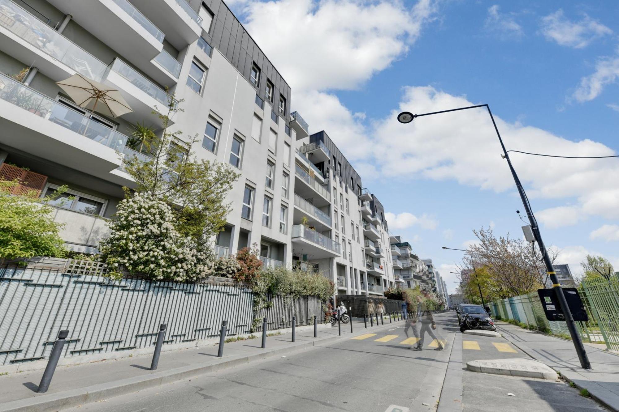 Chic Apartment With Superb View Of The Eiffel Tower Сен Дени Екстериор снимка