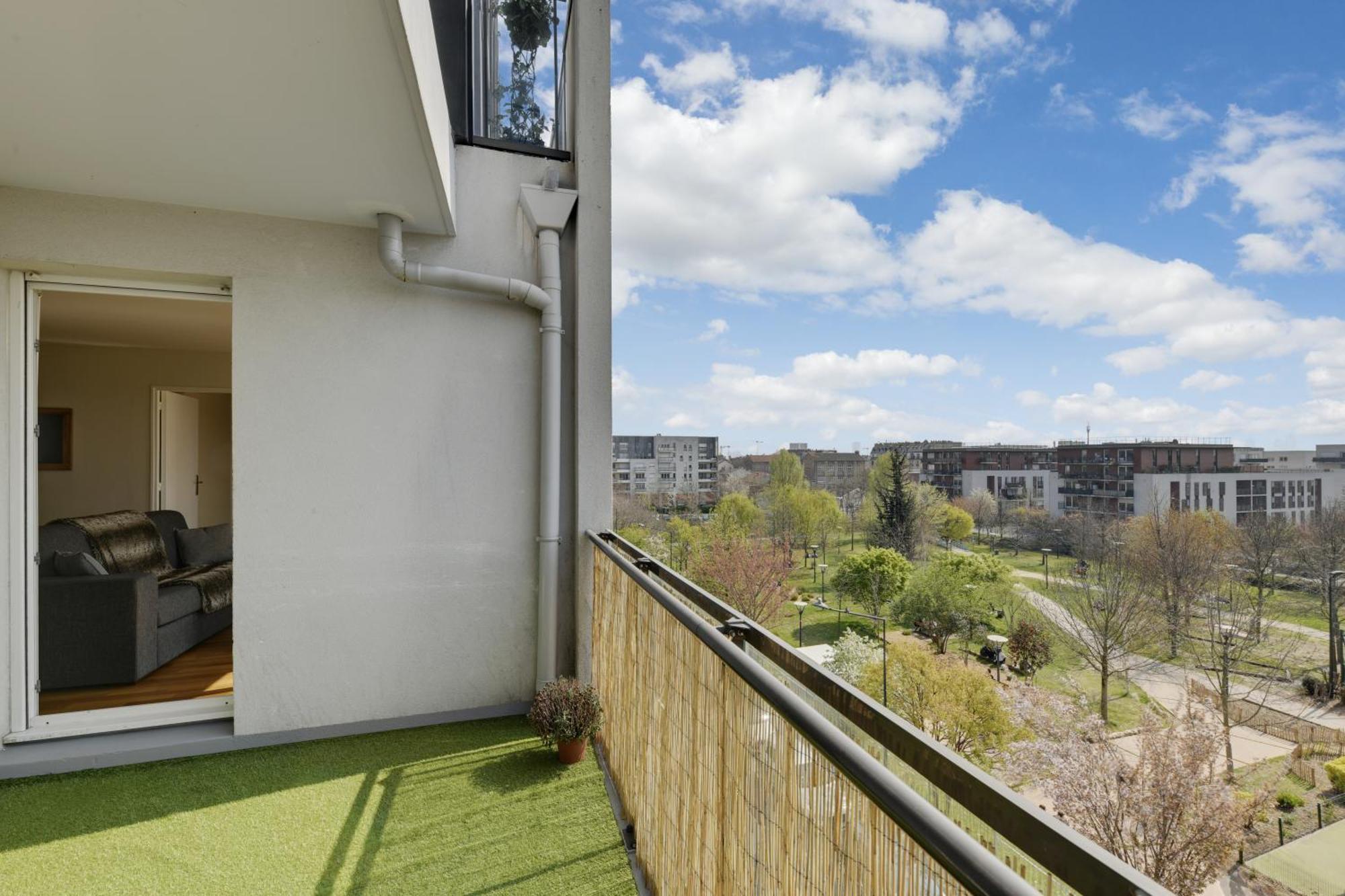 Chic Apartment With Superb View Of The Eiffel Tower Сен Дени Екстериор снимка