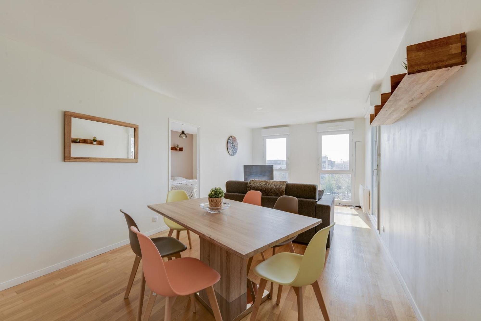 Chic Apartment With Superb View Of The Eiffel Tower Сен Дени Екстериор снимка