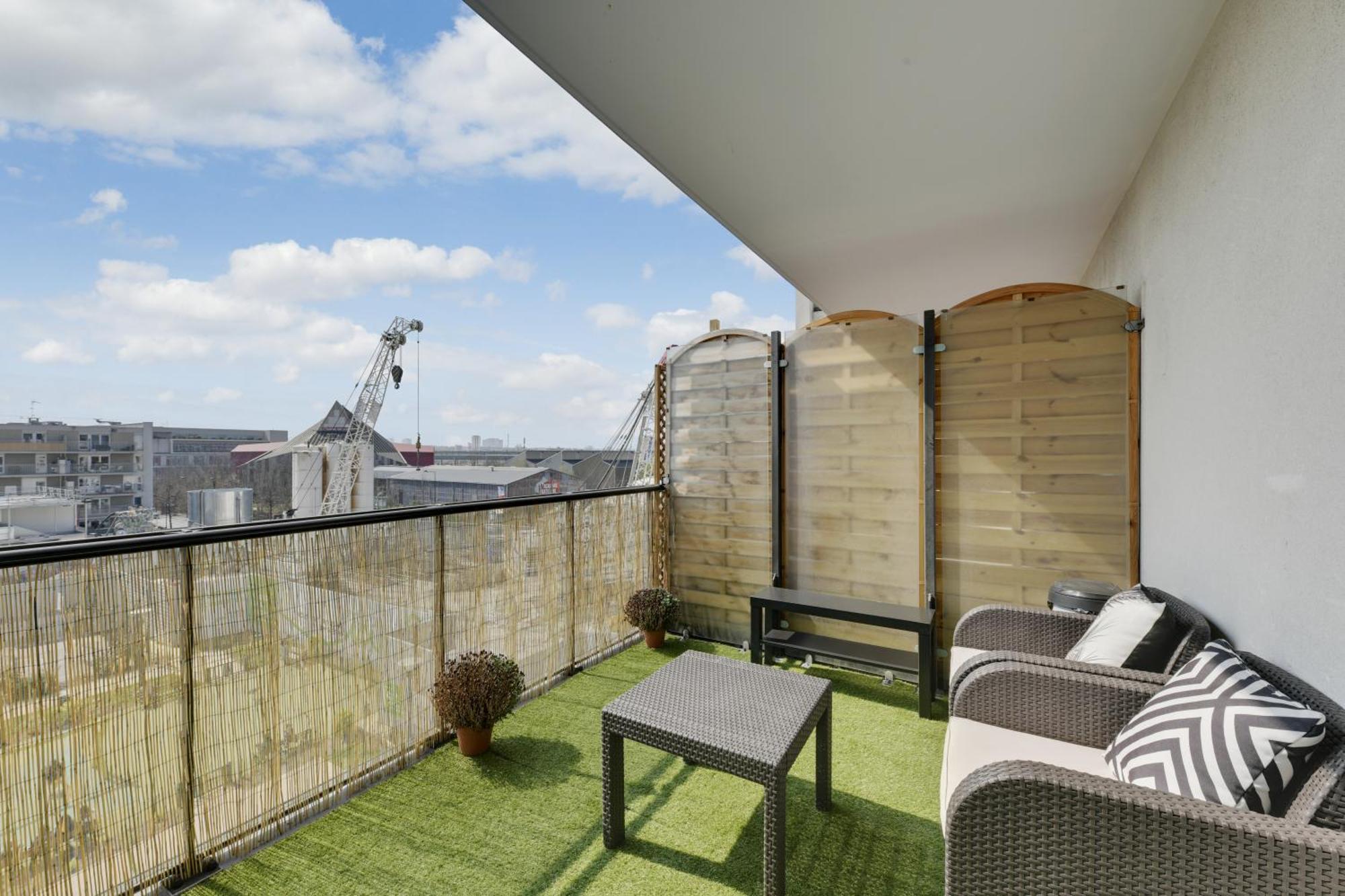 Chic Apartment With Superb View Of The Eiffel Tower Сен Дени Екстериор снимка